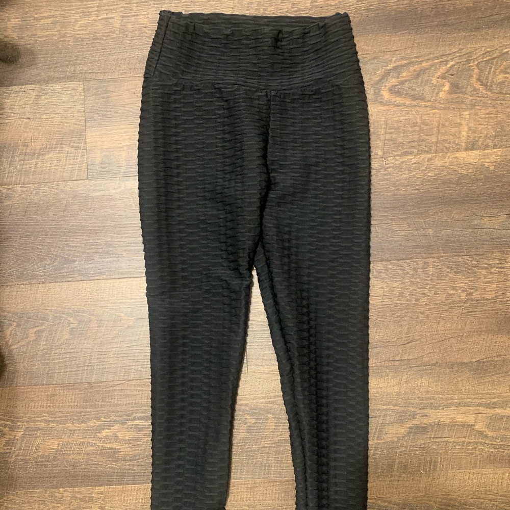 Black leggings.